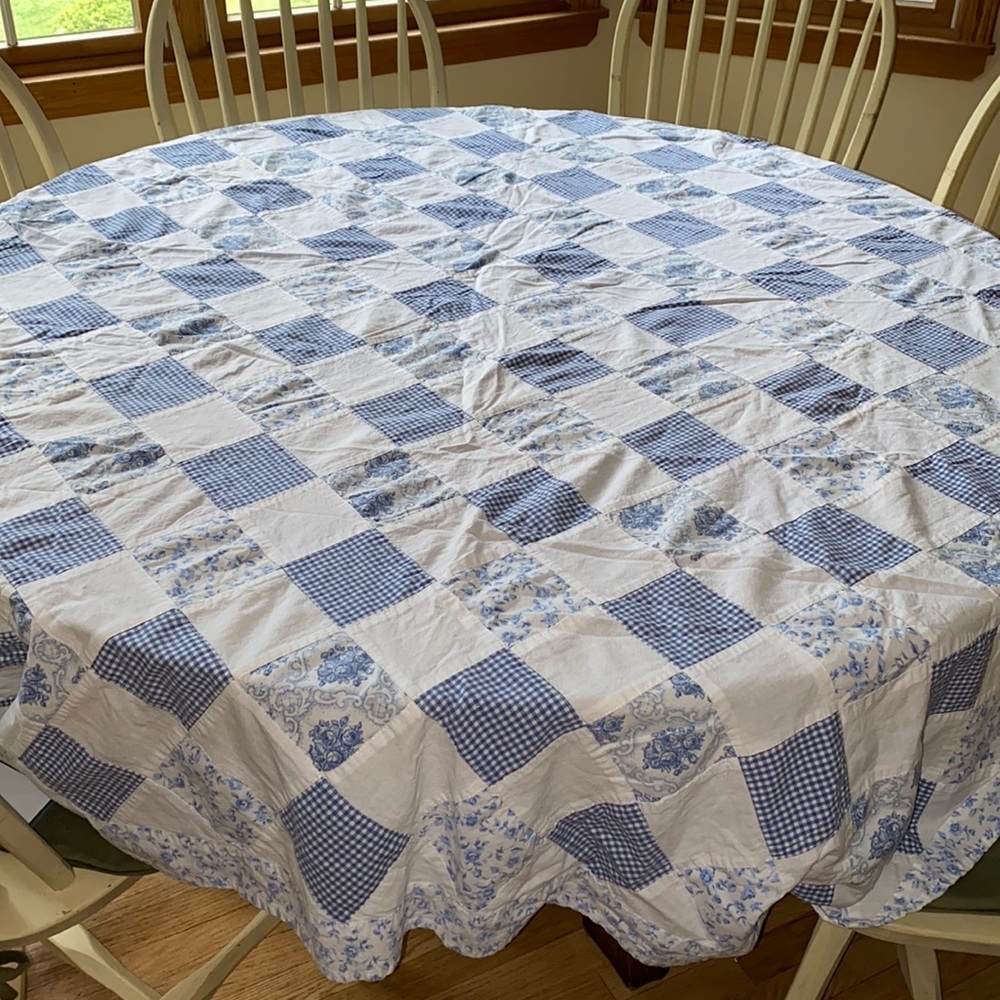 Gorgeous oblong cotton tablecloth with 6 napkins